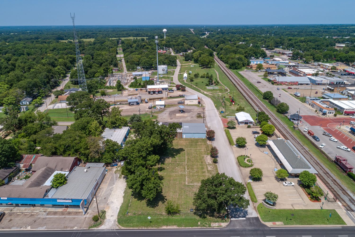 303 S Johnson St, Mineola, TX 75773